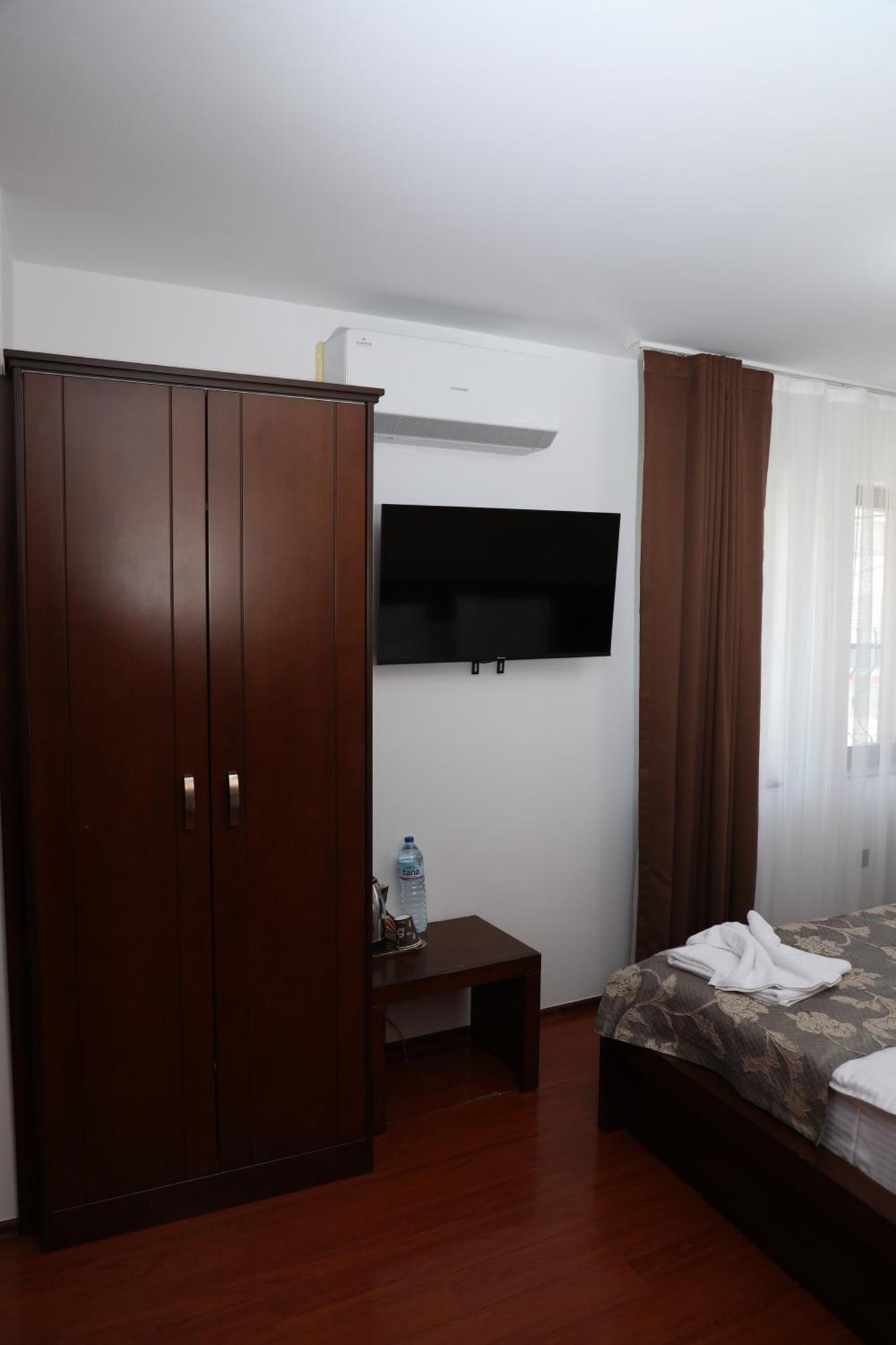 Bruti Hotel Prizren Esterno foto
