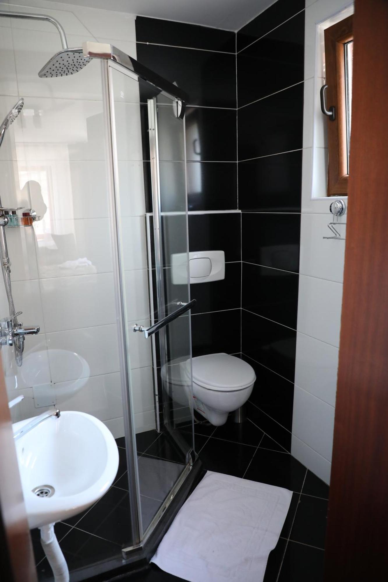 Bruti Hotel Prizren Esterno foto