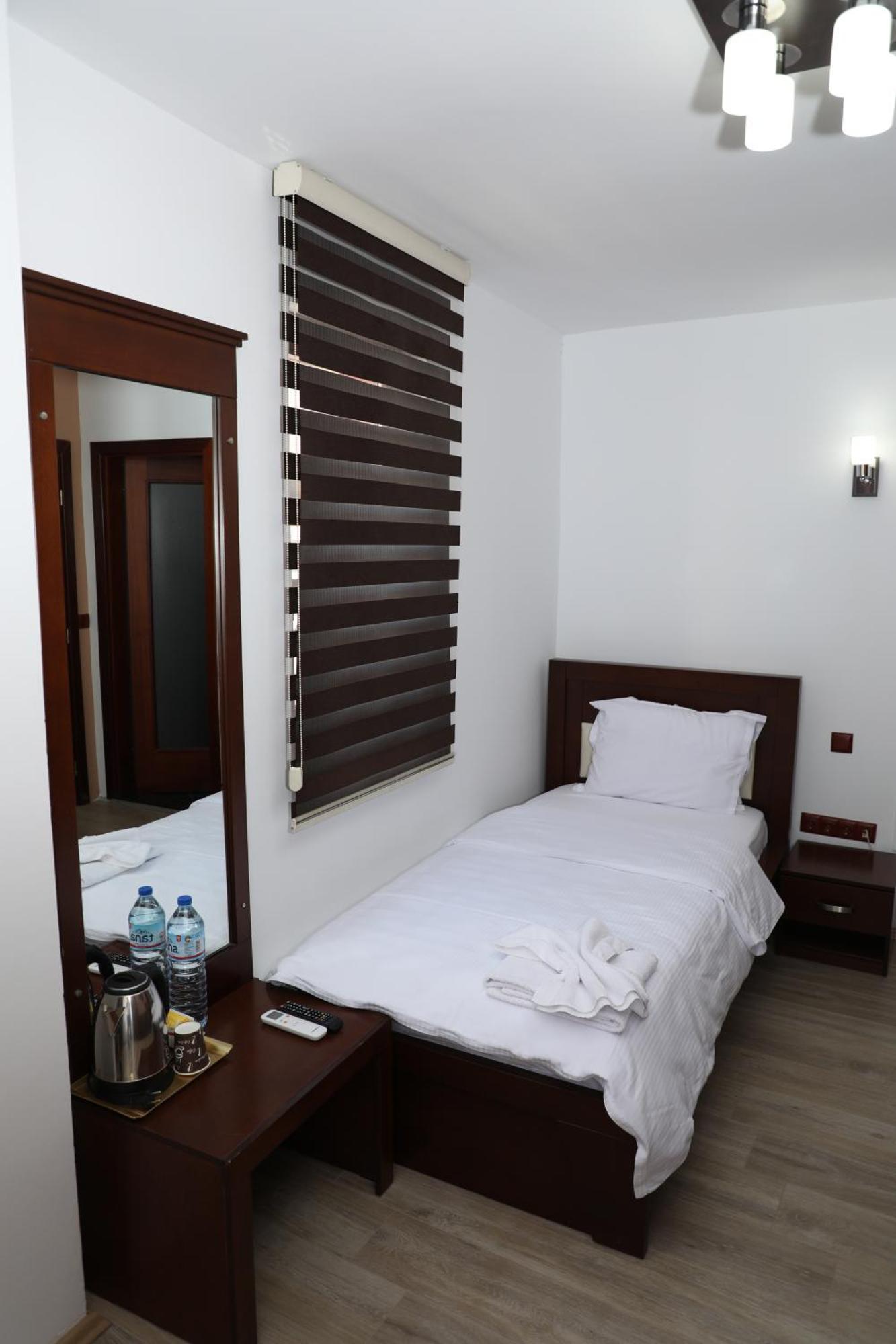 Bruti Hotel Prizren Esterno foto